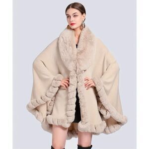 NWT Gorgeous One Size Soft Knit Fur Trim Beige Open  Ruana Cape Poncho w/ Sleeve